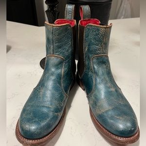 BedStu booties in a fun teal color!